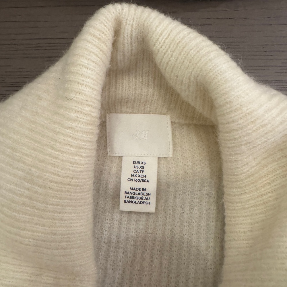 H&M Cream Off-the-Shoulder Raglan Sweater - Picture 3 of 4